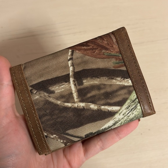 JOHN DEERE CAMOUFLAGE TRIFOLD WALLET - Picture 3 of 4